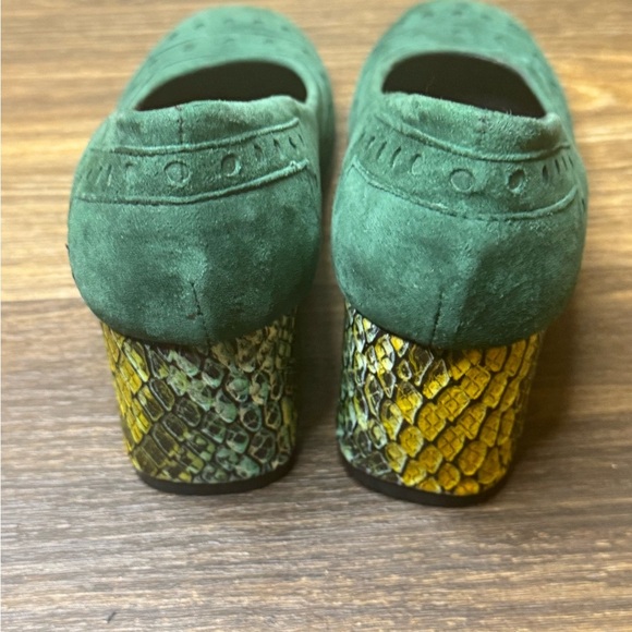 3/$30 Girotti Green Suede Women's Shoes with Snake Print Heel - Picture 6 of 10